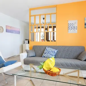 Colorful Flat With Terrace & Parking Appartamento Lecce
